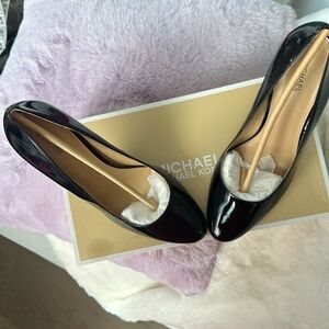 NIB Michael Michael Kors Ashby Flex Pump